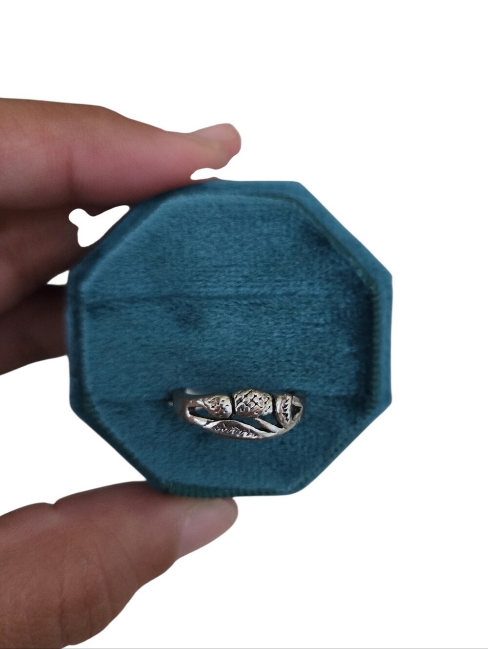 Size 5 Silver Toned Leaf Pattern Ring